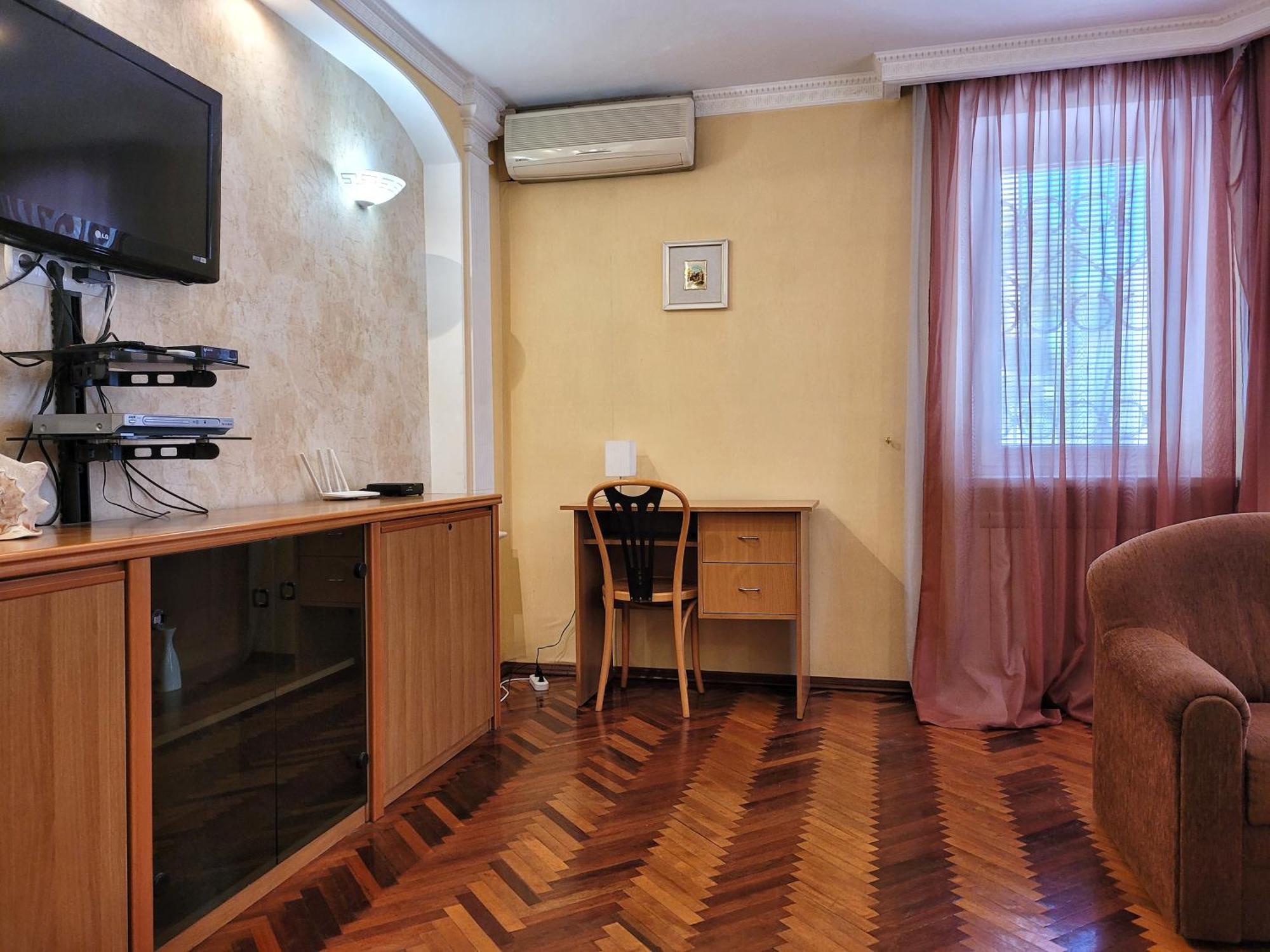 Home Hotel Apartments On Kontraktova Ploshcha Kyiv Exterior photo